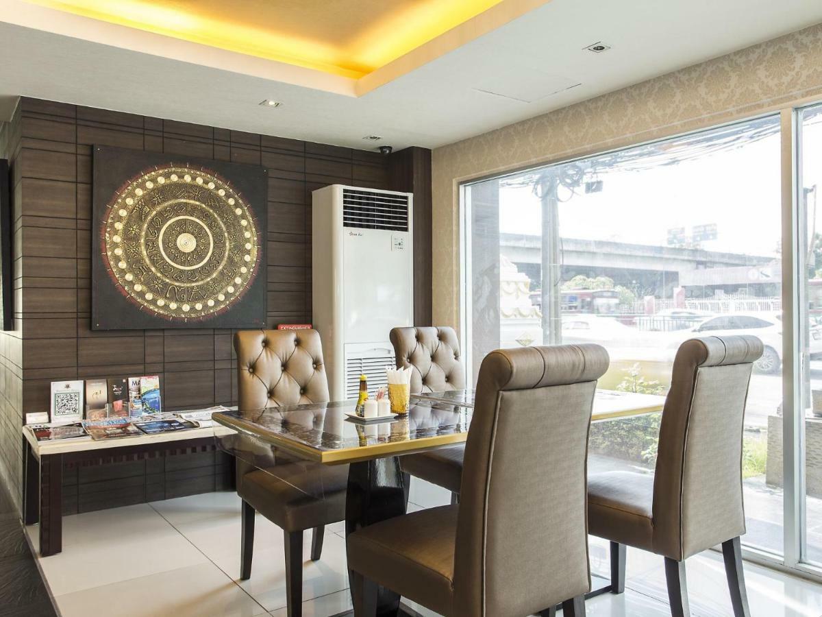 The Green Bells Bangkok Luaran gambar