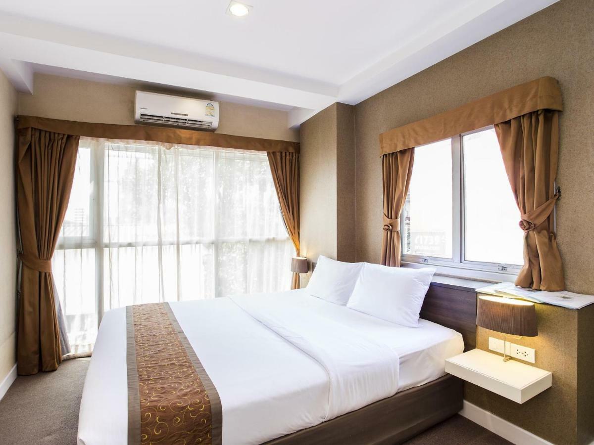 The Green Bells Bangkok Luaran gambar