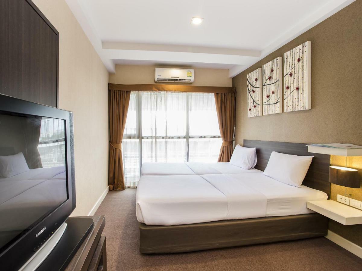 The Green Bells Bangkok Luaran gambar