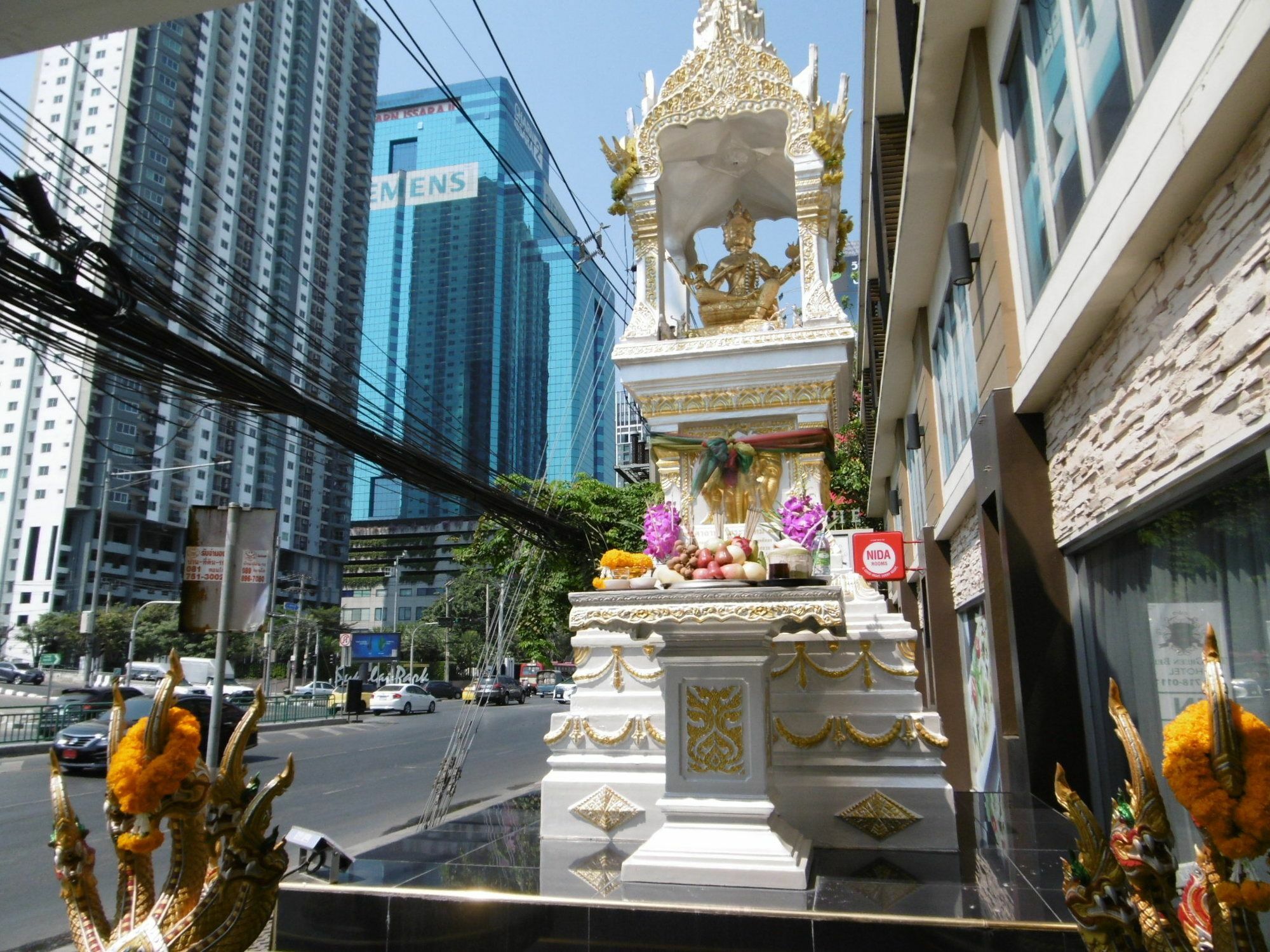 The Green Bells Bangkok Luaran gambar
